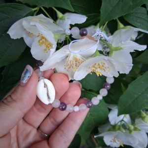 Bracelet en quartz rose et coquillage sur fil en acier inoxydable et pierres naturelles