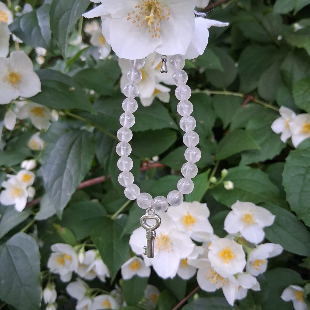 Bracelet en quartz rose et clef sur fil en acier inoxydable et pierres naturelles