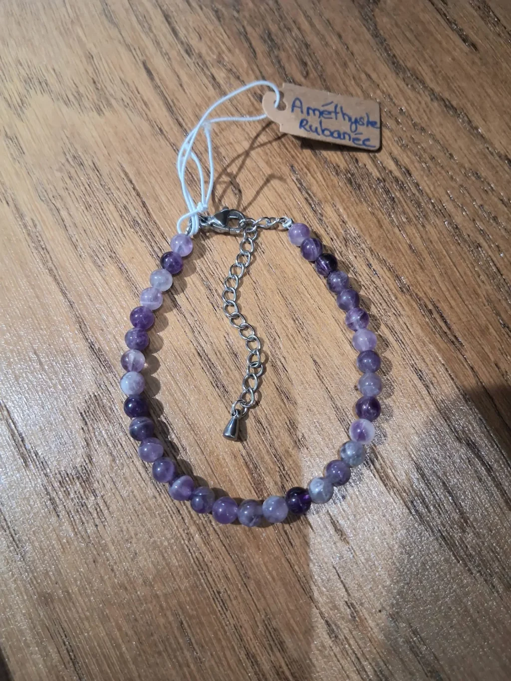 Bracelet en améthyste sur fil en acier inoxydable et pierres naturelles