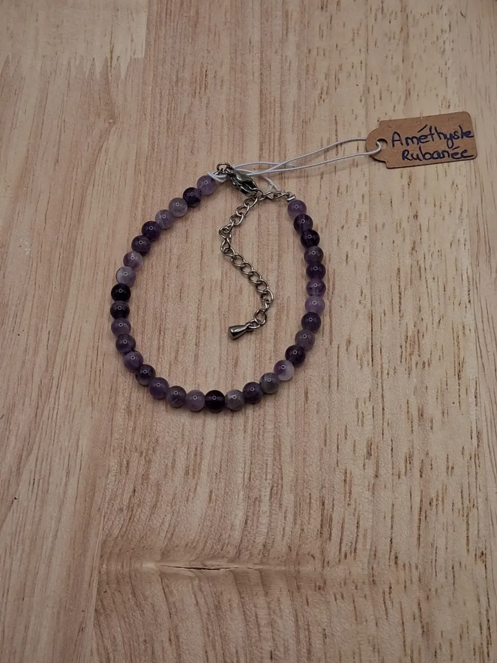Bracelet en améthyste sur fil en acier inoxydable et pierres naturelles