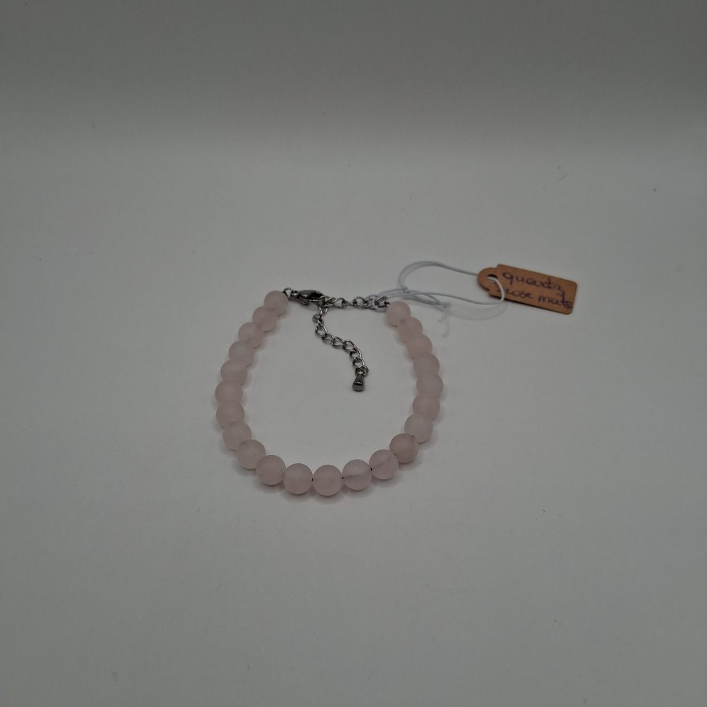 bracelet en quartz rose mate sur fil en acier inoxydable et pierres naturelles